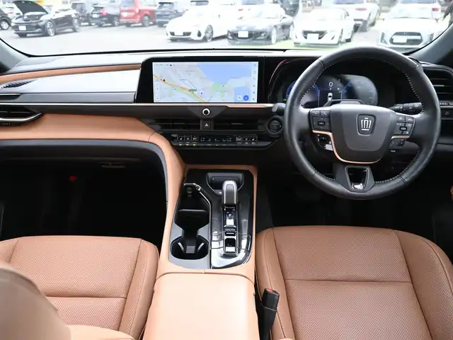 トヨタ クラウン スポーツ Z 千葉県 2024(令6)年 2万km プレシャスホワイトパール Toyota Safety Sense/・プリクラッシュセーフティ/・レーンディパーチャーアラート/・オートハイビーム/・レーダークルーズコントロール/・ブラインドスポットモニター/トヨタチームメイト/・アドバンスドパーク/ヘッドアップディスプレイ/デジタルインナーミラー/パノラマルーフ/ブラックレザーシート/前席パワーシート/エアシート/シートヒーター/置くだけ充電/純正コネクティッドナビ/地デジTV/【Bluetooth接続】/【Apple CarPlay　Android Auto対応】/パノラミックビューモニター/リバース連動ドアミラー（左/右）/ドライブレコーダー/革巻きステアリング/ステアリングスイッチ/ETC（2.0）/LEDヘッドライト/フォグライト/ウインカーミラー/クリアランスソナー/純正21インチアルミホイル/サイド/カーテンエアバッグ/スマートキー