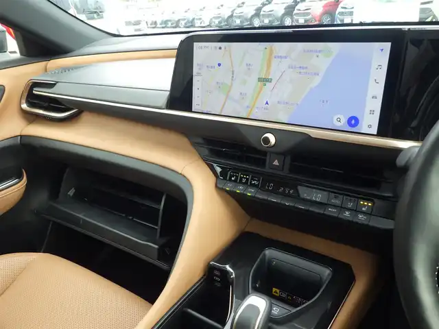 トヨタ クラウン スポーツ Z 千葉県 2024(令6)年 2万km プレシャスホワイトパール Toyota Safety Sense/・プリクラッシュセーフティ/・レーンディパーチャーアラート/・オートハイビーム/・レーダークルーズコントロール/・ブラインドスポットモニター/トヨタチームメイト/・アドバンスドパーク/ヘッドアップディスプレイ/デジタルインナーミラー/パノラマルーフ/ブラックレザーシート/前席パワーシート/エアシート/シートヒーター/置くだけ充電/純正コネクティッドナビ/地デジTV/【Bluetooth接続】/【Apple CarPlay　Android Auto対応】/パノラミックビューモニター/リバース連動ドアミラー（左/右）/ドライブレコーダー/革巻きステアリング/ステアリングスイッチ/ETC（2.0）/LEDヘッドライト/フォグライト/ウインカーミラー/クリアランスソナー/純正21インチアルミホイル/サイド/カーテンエアバッグ/スマートキー