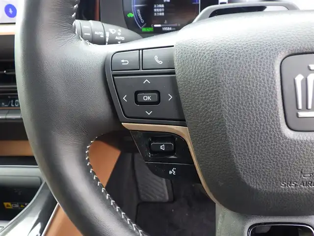 トヨタ クラウン スポーツ Z 千葉県 2024(令6)年 2万km プレシャスホワイトパール Toyota Safety Sense/・プリクラッシュセーフティ/・レーンディパーチャーアラート/・オートハイビーム/・レーダークルーズコントロール/・ブラインドスポットモニター/トヨタチームメイト/・アドバンスドパーク/ヘッドアップディスプレイ/デジタルインナーミラー/パノラマルーフ/ブラックレザーシート/前席パワーシート/エアシート/シートヒーター/置くだけ充電/純正コネクティッドナビ/地デジTV/【Bluetooth接続】/【Apple CarPlay　Android Auto対応】/パノラミックビューモニター/リバース連動ドアミラー（左/右）/ドライブレコーダー/革巻きステアリング/ステアリングスイッチ/ETC（2.0）/LEDヘッドライト/フォグライト/ウインカーミラー/クリアランスソナー/純正21インチアルミホイル/サイド/カーテンエアバッグ/スマートキー