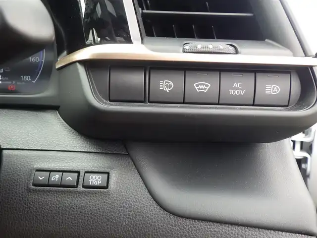 トヨタ クラウン スポーツ Z 千葉県 2024(令6)年 2万km プレシャスホワイトパール Toyota Safety Sense/・プリクラッシュセーフティ/・レーンディパーチャーアラート/・オートハイビーム/・レーダークルーズコントロール/・ブラインドスポットモニター/トヨタチームメイト/・アドバンスドパーク/ヘッドアップディスプレイ/デジタルインナーミラー/パノラマルーフ/ブラックレザーシート/前席パワーシート/エアシート/シートヒーター/置くだけ充電/純正コネクティッドナビ/地デジTV/【Bluetooth接続】/【Apple CarPlay　Android Auto対応】/パノラミックビューモニター/リバース連動ドアミラー（左/右）/ドライブレコーダー/革巻きステアリング/ステアリングスイッチ/ETC（2.0）/LEDヘッドライト/フォグライト/ウインカーミラー/クリアランスソナー/純正21インチアルミホイル/サイド/カーテンエアバッグ/スマートキー