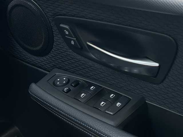 ＢＭＷ ２１８ｄ xDriveアクティブツアラーMスポーツ 長野県 2019(平31)年 3万km サファイアブラックP インテリジェントセーフティ/　純正ＨＤＤナビ　/　バックカメラ/　パークディスタンスコントロール/　パワーバックドア/　ＬＥＤヘッドライト/　シートヒーター/　ＬＩＭコントロール/　前後ドラレコ/　ミラーＥＴＣ/　純正ドアバイザー/　パドルシフト/　アイドリングストップ/　USB3.0/　保証書・取説・スペアキー