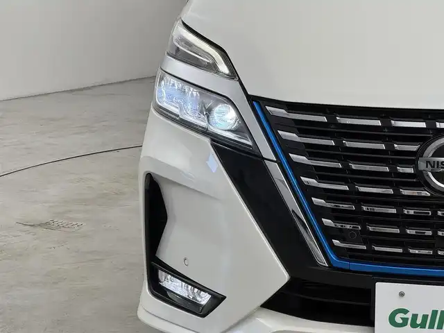 日産 セレナ e－パワー ハイウェイスター V 福岡県 2021(令3)年 3.1万km ブリリアントホワイトパール 2トーン 純正９型ナビ　/全方位カメラ　/ＥＴＣ　/前後ドラレコ　/インテリジェントルームミラー　/プロパイロット　/コーナーセンサー　/エマージェンシーブレーキ　/レーンキープ　/ＢＳＷ　/両側パワースライドドア　/ＬＥＤヘッドライト