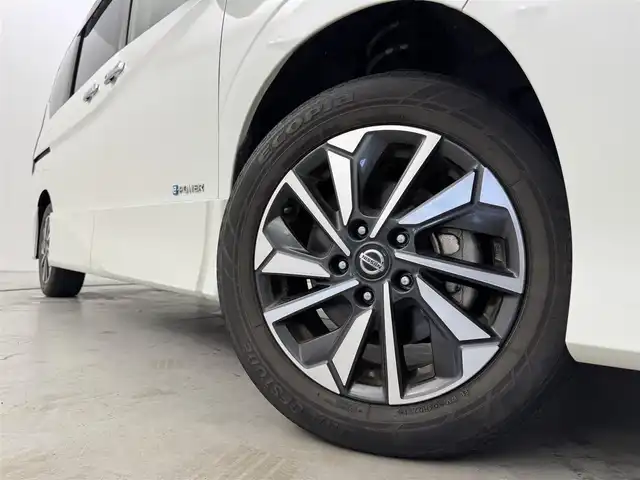 日産 セレナ e－パワー ハイウェイスター V 福岡県 2021(令3)年 3.1万km ブリリアントホワイトパール 2トーン 純正９型ナビ　/全方位カメラ　/ＥＴＣ　/前後ドラレコ　/インテリジェントルームミラー　/プロパイロット　/コーナーセンサー　/エマージェンシーブレーキ　/レーンキープ　/ＢＳＷ　/両側パワースライドドア　/ＬＥＤヘッドライト