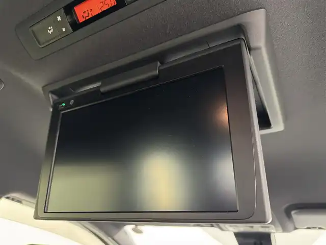 トヨタ ヴォクシー ZS 煌Ⅱ 福岡県 2019(平31)年 6.4万km ホワイトパールクリスタルシャイン 後席モニター　/純正９型ナビ／フルセグＴＶ　/バックカメラ　/ビルトインＥＴＣ　/クルーズコントロール　/コーナーセンサー　/衝突軽減ブレーキ　/レーンキープ　/アクセル踏み間違い防止　/両側電動スライドドア　/純正１６インチＡＷ