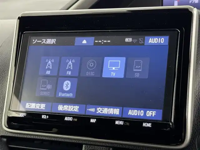 トヨタ ヴォクシー ZS 煌Ⅱ 福岡県 2019(平31)年 6.4万km ホワイトパールクリスタルシャイン 後席モニター　/純正９型ナビ／フルセグＴＶ　/バックカメラ　/ビルトインＥＴＣ　/クルーズコントロール　/コーナーセンサー　/衝突軽減ブレーキ　/レーンキープ　/アクセル踏み間違い防止　/両側電動スライドドア　/純正１６インチＡＷ