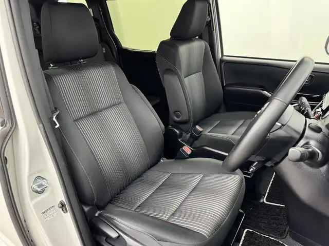 トヨタ ヴォクシー ZS 煌Ⅱ 福岡県 2019(平31)年 6.4万km ホワイトパールクリスタルシャイン 後席モニター　/純正９型ナビ／フルセグＴＶ　/バックカメラ　/ビルトインＥＴＣ　/クルーズコントロール　/コーナーセンサー　/衝突軽減ブレーキ　/レーンキープ　/アクセル踏み間違い防止　/両側電動スライドドア　/純正１６インチＡＷ