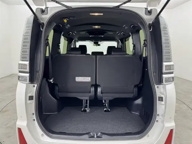 トヨタ ヴォクシー ZS 煌Ⅱ 福岡県 2019(平31)年 6.4万km ホワイトパールクリスタルシャイン 後席モニター　/純正９型ナビ／フルセグＴＶ　/バックカメラ　/ビルトインＥＴＣ　/クルーズコントロール　/コーナーセンサー　/衝突軽減ブレーキ　/レーンキープ　/アクセル踏み間違い防止　/両側電動スライドドア　/純正１６インチＡＷ