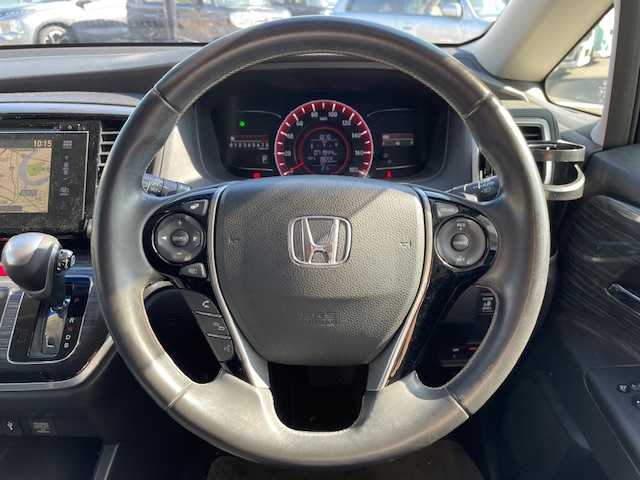 ホンダ オデッセイ アブソルート 宮城県 2013(平25)年 7.2万km プレミアムヴィーナスブラックP 登録時走行距離71944km/純正HDDナビ/フルセグTV/CD/DVD/Bluetooth/HDMI/USB/両側パワースライド/アイドリングストップ/横滑り防止装置/クルーズコントロール/オートライト/プッシュスタート/スマートキー/スペアキー×１/社外ドリンクホルダー/バックカメラ/衝突軽減ブレーキ/パドルシフト/ステアリングリモコン/2列目キャプテンシート/ウォークスルー/純正フロアマット/LEDヘッドライト/フォグランプ/電動格納ミラー/純正アルミホイール