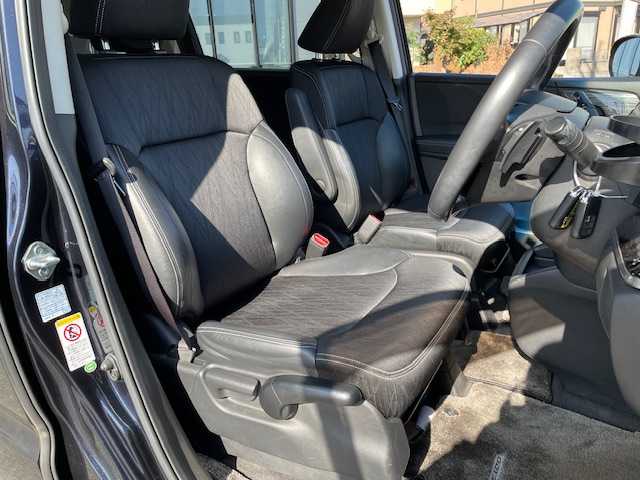 ホンダ オデッセイ アブソルート 宮城県 2013(平25)年 7.2万km プレミアムヴィーナスブラックP 登録時走行距離71944km/純正HDDナビ/フルセグTV/CD/DVD/Bluetooth/HDMI/USB/両側パワースライド/アイドリングストップ/横滑り防止装置/クルーズコントロール/オートライト/プッシュスタート/スマートキー/スペアキー×１/社外ドリンクホルダー/バックカメラ/衝突軽減ブレーキ/パドルシフト/ステアリングリモコン/2列目キャプテンシート/ウォークスルー/純正フロアマット/LEDヘッドライト/フォグランプ/電動格納ミラー/純正アルミホイール