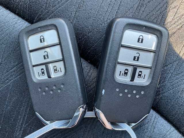 ホンダ オデッセイ アブソルート 宮城県 2013(平25)年 7.2万km プレミアムヴィーナスブラックP 登録時走行距離71944km/純正HDDナビ/フルセグTV/CD/DVD/Bluetooth/HDMI/USB/両側パワースライド/アイドリングストップ/横滑り防止装置/クルーズコントロール/オートライト/プッシュスタート/スマートキー/スペアキー×１/社外ドリンクホルダー/バックカメラ/衝突軽減ブレーキ/パドルシフト/ステアリングリモコン/2列目キャプテンシート/ウォークスルー/純正フロアマット/LEDヘッドライト/フォグランプ/電動格納ミラー/純正アルミホイール