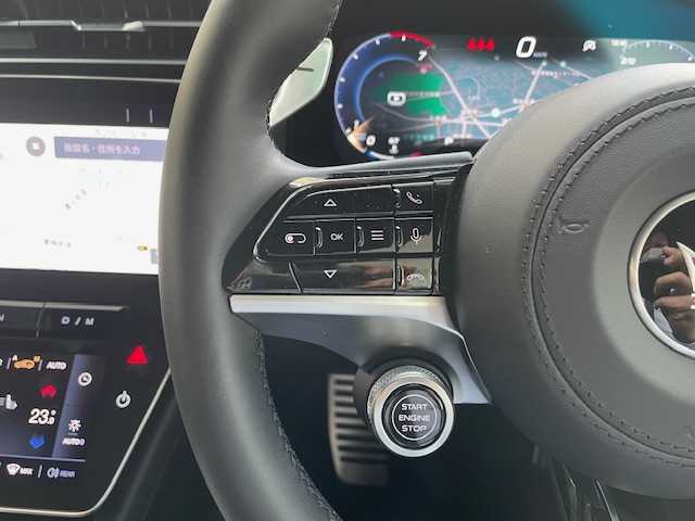 マセラティ マセラティ グレカーレ GT 東京都 2023(令5)年 1.3万km 白 登録時走行12406km/ワンオーナー/純正ナビ・フルセグTV/360度カメラ/Sonus faberサウンドシステム/サンルーフ/黒革シート/前席パワーシート＆シートヒーター/純正20インチAW/イエローブレーキキャリパー/LEDライト/ETC2.0/ドライブレコーダー/アダプティブクルーズコントロール/バーチャルコックピット/ブラインドスポットアシスト/アクティブレーンマネジメント/アクティブブレーキ/パークアシスト/ヒルスタートアシスト/パワーバックドア/コーナーセンサー/R6年記録簿/保証書・取説/スペアキー