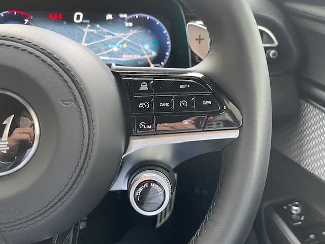 マセラティ マセラティ グレカーレ GT 東京都 2023(令5)年 1.3万km 白 登録時走行12406km/ワンオーナー/純正ナビ・フルセグTV/360度カメラ/Sonus faberサウンドシステム/サンルーフ/黒革シート/前席パワーシート＆シートヒーター/純正20インチAW/イエローブレーキキャリパー/LEDライト/ETC2.0/ドライブレコーダー/アダプティブクルーズコントロール/バーチャルコックピット/ブラインドスポットアシスト/アクティブレーンマネジメント/アクティブブレーキ/パークアシスト/ヒルスタートアシスト/パワーバックドア/コーナーセンサー/R6年記録簿/保証書・取説/スペアキー