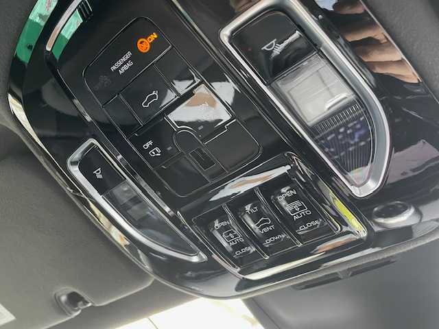 マセラティ マセラティ グレカーレ GT 東京都 2023(令5)年 1.3万km 白 登録時走行12406km/ワンオーナー/純正ナビ・フルセグTV/360度カメラ/Sonus faberサウンドシステム/サンルーフ/黒革シート/前席パワーシート＆シートヒーター/純正20インチAW/イエローブレーキキャリパー/LEDライト/ETC2.0/ドライブレコーダー/アダプティブクルーズコントロール/バーチャルコックピット/ブラインドスポットアシスト/アクティブレーンマネジメント/アクティブブレーキ/パークアシスト/ヒルスタートアシスト/パワーバックドア/コーナーセンサー/R6年記録簿/保証書・取説/スペアキー
