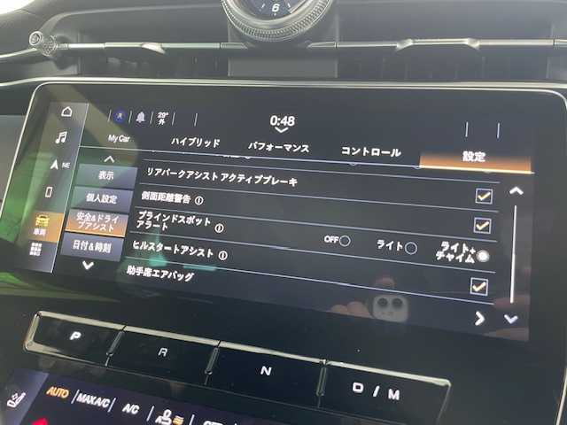 マセラティ マセラティ グレカーレ GT 東京都 2023(令5)年 1.3万km 白 登録時走行12406km/ワンオーナー/純正ナビ・フルセグTV/360度カメラ/Sonus faberサウンドシステム/サンルーフ/黒革シート/前席パワーシート＆シートヒーター/純正20インチAW/イエローブレーキキャリパー/LEDライト/ETC2.0/ドライブレコーダー/アダプティブクルーズコントロール/バーチャルコックピット/ブラインドスポットアシスト/アクティブレーンマネジメント/アクティブブレーキ/パークアシスト/ヒルスタートアシスト/パワーバックドア/コーナーセンサー/R6年記録簿/保証書・取説/スペアキー