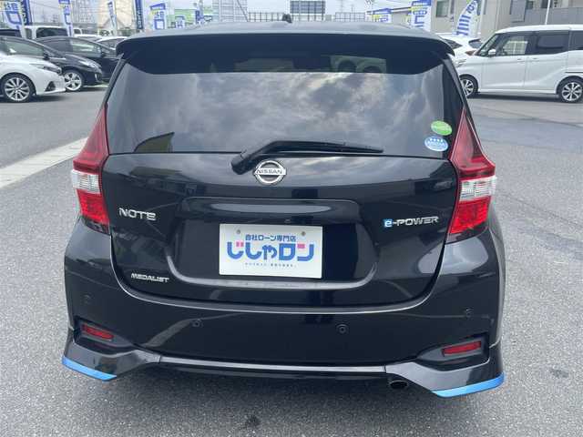 日産 ノート e－パワー メダリスト 岡山県 2017(平29)年 11.4万km スーパーブラック (株)IDOMが運営する【じしゃロン岡山店】の自社ローン専用車両になります。こちらは現金またはオートローンご利用時の価格です。自社ローンご希望の方は別途その旨お申付け下さい/純正ナビ（MM316D-W）/アラウンドビューモニター/ドライブレコーダー/ETC/スマートキー/プッシュスタート