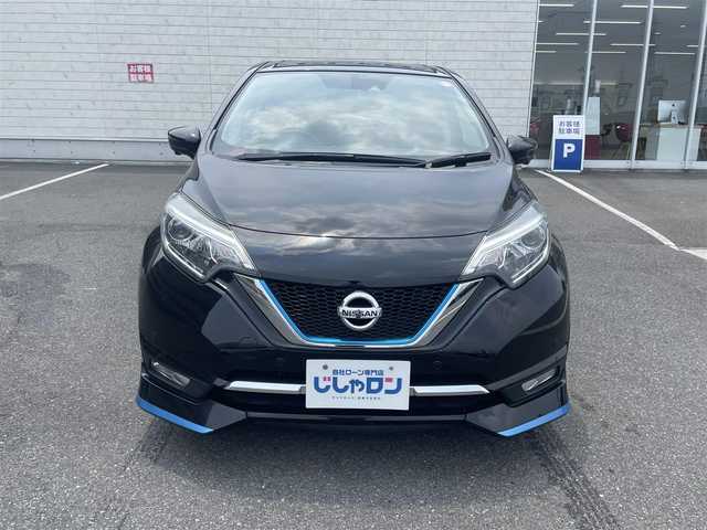 日産 ノート e－パワー メダリスト 岡山県 2017(平29)年 11.4万km スーパーブラック (株)IDOMが運営する【じしゃロン岡山店】の自社ローン専用車両になります。こちらは現金またはオートローンご利用時の価格です。自社ローンご希望の方は別途その旨お申付け下さい/純正ナビ（MM316D-W）/アラウンドビューモニター/ドライブレコーダー/ETC/スマートキー/プッシュスタート