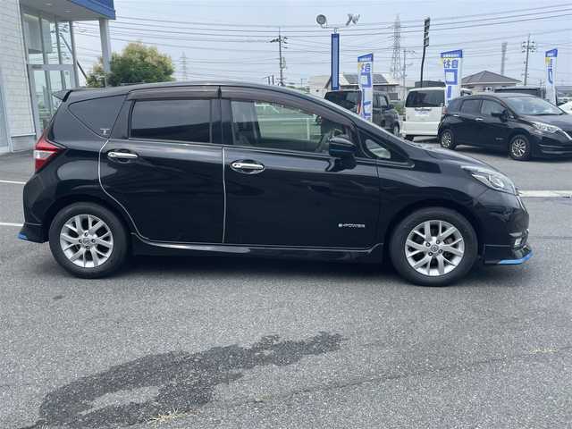 日産 ノート e－パワー メダリスト 岡山県 2017(平29)年 11.4万km スーパーブラック (株)IDOMが運営する【じしゃロン岡山店】の自社ローン専用車両になります。こちらは現金またはオートローンご利用時の価格です。自社ローンご希望の方は別途その旨お申付け下さい/純正ナビ（MM316D-W）/アラウンドビューモニター/ドライブレコーダー/ETC/スマートキー/プッシュスタート