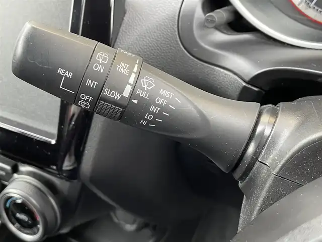 スズキ スイフト XG 千葉県 2022(令4)年 2.5万km バーニングレッドPM オーディオレス車両/ETC/D席シートヒーター/プッシュスタート/ハロゲンライト/オートライト/ヘッドライトレベライザー/横滑り防止装置/電格ミラー/純正フロアマット/純正ホイールキャップ