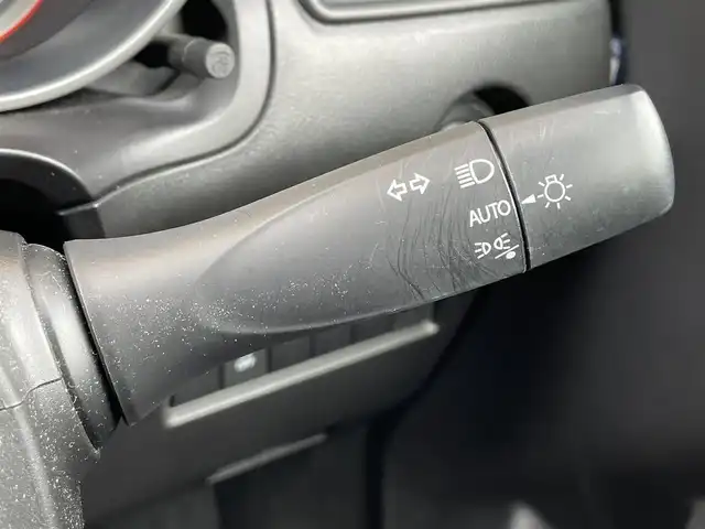 スズキ スイフト XG 千葉県 2022(令4)年 2.5万km バーニングレッドPM オーディオレス車両/ETC/D席シートヒーター/プッシュスタート/ハロゲンライト/オートライト/ヘッドライトレベライザー/横滑り防止装置/電格ミラー/純正フロアマット/純正ホイールキャップ