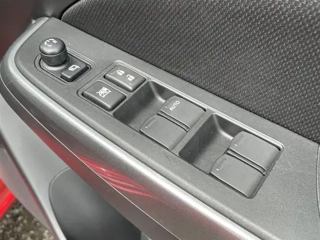スズキ スイフト XG 千葉県 2022(令4)年 2.5万km バーニングレッドPM オーディオレス車両/ETC/D席シートヒーター/プッシュスタート/ハロゲンライト/オートライト/ヘッドライトレベライザー/横滑り防止装置/電格ミラー/純正フロアマット/純正ホイールキャップ