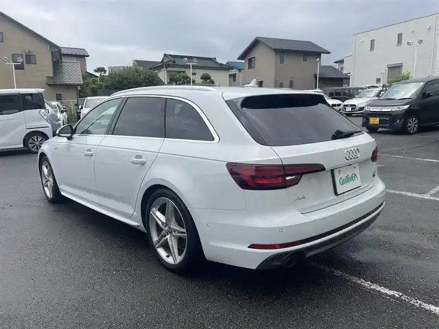 アウディ Ａ４ 2.0TFSIスポーツ S ライン PKG 神奈川県 2019(平31)年 5.2万km グレイシアホワイトメタリック メーカーオプション/アシスタンスパッケージ/・アウディプレセンスリア/・アウディサイドアシスト/・パークアシスト/・サラウンドビューカメラ/・リアサイドエアバック/バーチャルコックピット/マトリクスLEDライト//純正ナビ/・Bluetoothオーディオ/・DVD再生/・フルセグTV/ハーフレザーシート/・前席パワーシート/・前席シートヒーター/運転支援機能/・アダプティブクルーズコントロール/・アウディプレセンス/・アクティブレーンアシスト/ビルトイン２．０ETC/スマートキーX2/新車時手帳、取説