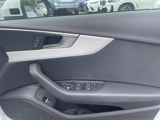 アウディ Ａ４ 2.0TFSIスポーツ S ライン PKG 神奈川県 2019(平31)年 5.2万km グレイシアホワイトメタリック メーカーオプション/アシスタンスパッケージ/・アウディプレセンスリア/・アウディサイドアシスト/・パークアシスト/・サラウンドビューカメラ/・リアサイドエアバック/バーチャルコックピット/マトリクスLEDライト//純正ナビ/・Bluetoothオーディオ/・DVD再生/・フルセグTV/ハーフレザーシート/・前席パワーシート/・前席シートヒーター/運転支援機能/・アダプティブクルーズコントロール/・アウディプレセンス/・アクティブレーンアシスト/ビルトイン２．０ETC/スマートキーX2/新車時手帳、取説