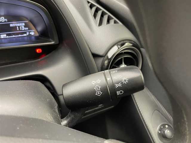 マツダ デミオ 13S 兵庫県 2018(平30)年 6.4万km ジェットブラックマイカ 純正SDナビ/（CD/DVD/Bluetooth/フルセグTV）/スマートシティーブレーキサポート/i-STOP/横滑り防止装置/カーテンエアバッグ/ブラインドスポットモニター/シートヒーター（D/N席）/LEDヘッドライト/オートライト/ETC/前方ドライブレコーダー/純正フロアマット/ドアバイザー/スマートキー/アイドリングストップ/スペアキー1本