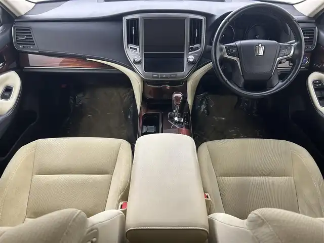 トヨタ クラウン ハイブリッド ロイヤルサルーンG 埼玉県 2014(平26)年 10.2万km ホワイトパールクリスタルシャイン 純正８型ナビ　フルセグＴＶ　Ｂｌｕｅｔｏｏｔｈ　バックカメラ　サンルーフ　ハンドルヒーター　シートヒーター　メモリー機能付きパワーシート　レーダークルーズコントロール　コーナーセンサー　ＥＴＣ２．０