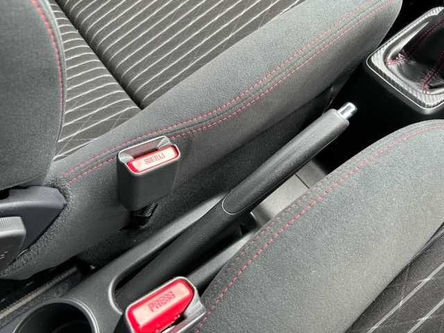スズキ アルト ワークス 千葉県 2016(平28)年 4.3万km スチールシルバーM 社外メモリナビ/Bluetooth/CD/DVD/フルセグTV/ETC/スマートキー/スペアキー×１/プッシュスタート/ステアリングスイッチ/ウインカーミラー/オートライト/純正15インチアルミホイール/純正フロアマット/純正ドアバイザー/保証書・取扱説明書