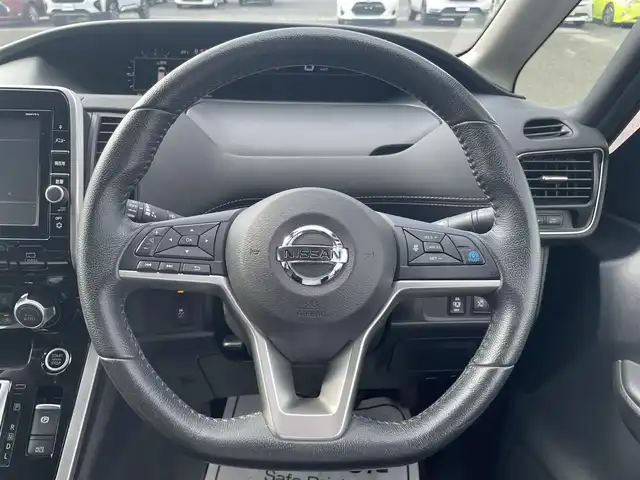 日産 セレナ ハイウェイスター Vセレクション 熊本県 2017(平29)年 7.1万km シャイニングブルー 純正ナビ　BT/CD/DVD/AM/FM/・フルセグTV/Bカメラ/・全方位カメラ/プロパイロット/・車線逸脱警報システム/・エマージェンシーブレーキ/・オートクルーズコントロール/・ふらつき警報/・標識検知システム/インテリジェントルームミラー/ビルトインETC/電子パーキングブレーキ/・オートブレーキホールド/革巻きステアリング/・ステアリングリモコン/電動格納ミラー/・ミラーウインカー/純正フロアマット/純正ドアバイザー