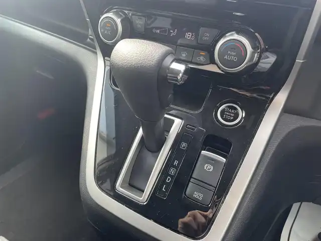 日産 セレナ ハイウェイスター Vセレクション 熊本県 2017(平29)年 7.1万km シャイニングブルー 純正ナビ　BT/CD/DVD/AM/FM/・フルセグTV/Bカメラ/・全方位カメラ/プロパイロット/・車線逸脱警報システム/・エマージェンシーブレーキ/・オートクルーズコントロール/・ふらつき警報/・標識検知システム/インテリジェントルームミラー/ビルトインETC/電子パーキングブレーキ/・オートブレーキホールド/革巻きステアリング/・ステアリングリモコン/電動格納ミラー/・ミラーウインカー/純正フロアマット/純正ドアバイザー