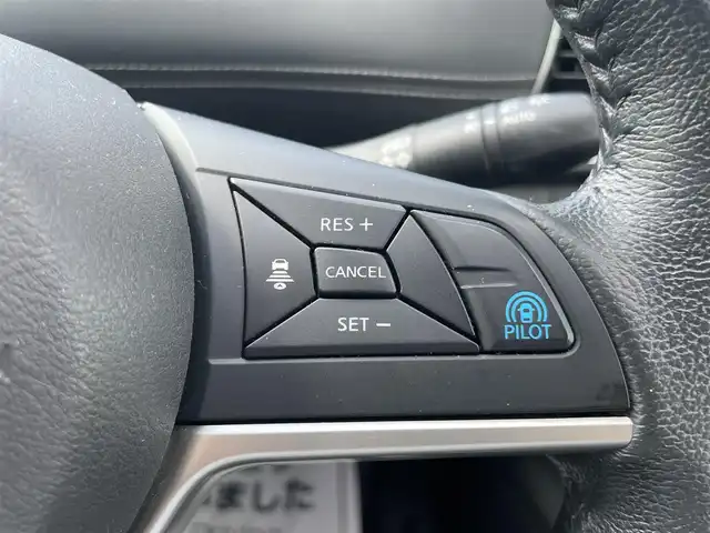 日産 セレナ ハイウェイスター Vセレクション 熊本県 2017(平29)年 7.1万km シャイニングブルー 純正ナビ　BT/CD/DVD/AM/FM/・フルセグTV/Bカメラ/・全方位カメラ/プロパイロット/・車線逸脱警報システム/・エマージェンシーブレーキ/・オートクルーズコントロール/・ふらつき警報/・標識検知システム/インテリジェントルームミラー/ビルトインETC/電子パーキングブレーキ/・オートブレーキホールド/革巻きステアリング/・ステアリングリモコン/電動格納ミラー/・ミラーウインカー/純正フロアマット/純正ドアバイザー