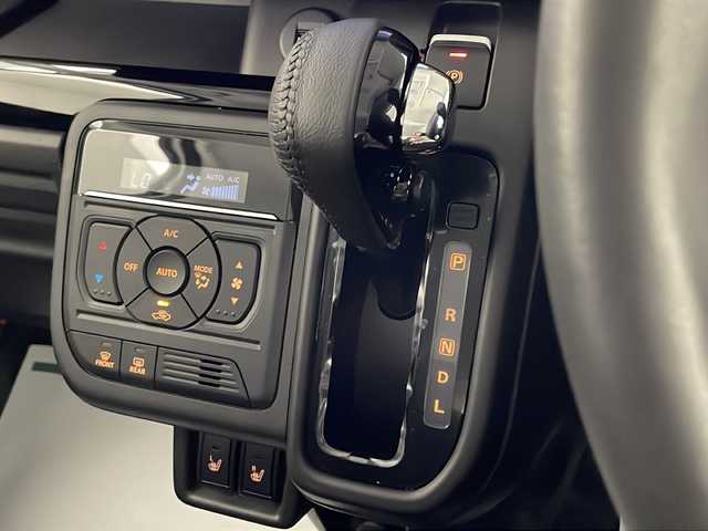 スズキ スペーシア カスタム HYBRID XS 宮崎県 2024(令6)年 0.4万km ピュアホワイトP 禁煙車/衝突被害軽減ブレーキ/純正9型ディスプレイオーディオナビTV/（Bluetooth/USB/HDMI/FMAM/フルセグTV)/純正LEDオートライト/純正LEDフォグ/純正15インチアルミ/純正エアロ/純正ルーフエンドスポイラー/両側電動スライドドア/アダプティブクルーズコントロール/レーンディパーチャーアラート/クリアランスソナー/ヘッドアップディスプレイ/エネチャージ/オートエアコン/前席シートヒーター/ステアリングヒーター/ハーフレザーシート/本革巻ハンドル/スマートキー/プッシュエンジンスタート/新車時保証書/取扱い説明書