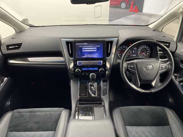 トヨタ ヴェルファイア Z Gエディション 群馬県 2015(平27)年 7.7万km ブラック １０型ナビ　１２．８型後席モニター　バックカメラ　クルーズコントロール　両側電動スライドドア　パワーシート　電動リアゲート　シートヒーター　ステアリングヒーター　オットマン　ＬＥＤ　ＥＴＣ　禁煙車