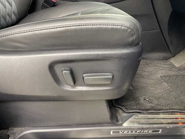 トヨタ ヴェルファイア Z Gエディション 群馬県 2015(平27)年 7.7万km ブラック １０型ナビ　１２．８型後席モニター　バックカメラ　クルーズコントロール　両側電動スライドドア　パワーシート　電動リアゲート　シートヒーター　ステアリングヒーター　オットマン　ＬＥＤ　ＥＴＣ　禁煙車