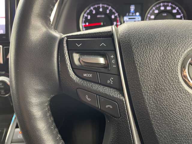 トヨタ ヴェルファイア Z Gエディション 群馬県 2015(平27)年 7.7万km ブラック １０型ナビ　１２．８型後席モニター　バックカメラ　クルーズコントロール　両側電動スライドドア　パワーシート　電動リアゲート　シートヒーター　ステアリングヒーター　オットマン　ＬＥＤ　ＥＴＣ　禁煙車