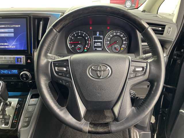 トヨタ ヴェルファイア Z Gエディション 群馬県 2015(平27)年 7.7万km ブラック １０型ナビ　１２．８型後席モニター　バックカメラ　クルーズコントロール　両側電動スライドドア　パワーシート　電動リアゲート　シートヒーター　ステアリングヒーター　オットマン　ＬＥＤ　ＥＴＣ　禁煙車