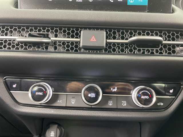 ホンダ ＺＲ－Ｖ ハイブリッド e:HEV Z 愛知県 2023(令5)年 2.9万km プラチナホワイトパール 禁煙車/純正9インチナビ/（AM/FM/Bluetooth/USB/フルセグTV）/全方位カメラ/BOSEサウンド/シーケンシャルウインカー/ワイヤレス充電/ホンダセンシング/・衝突軽減ブレーキ/・レーンキープアシスト/・アダプティブクルーズコントロール/・トラフィックジャムアシスト/・誤発進抑制機能/・パーキングセンサー/・オートハイビーム/・ブラインドスポットインフォメーション/ETC2.0/前後ドライブレコーダー/レザシート/パワーシート/メモリシート/シートヒーター/革巻きステアリング/ステアリングヒーター/パワーバックドア/ダウンヒルアシスト/純正18インチアルミホイール/スマートキー/プッシュスタート/LEDヘッドライト/オートライト/純正フロアマット/横滑り防止装置/電動格納ミラー/電子パーキングぶらーき/オートホールド