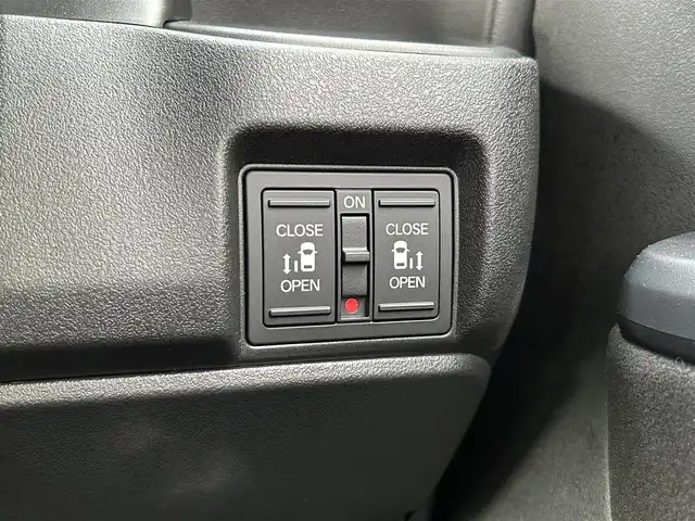 ホンダ Ｎ ＢＯＸ カスタム ターボ 群馬県 2024(令6)年 0.1万km クリスタルブラックパール ワンオーナー/ターボエンジン/純正9インチGathersナビ（LXU-242NBi）/CD/DVD/FM/AM/フルセグTV/Bluetoothオーディオ/SD/AppleCarPlay/AndroidAuto/両側パワースライドドア/クルーズコントロール/レーンキープアシスト/前席シートヒーター/バックカメラ/純正前後ドラレコ（DRH-229ND）/LEDヘッドライト/電動格納ウインカーミラー/電子パーキング/オートブレーキホールド/純正15インチアルミホイール/純正フロアマット/純正ビルトインETC/Type-C 充電端子/シートバックテーブル/アイドリングストップ/TVキャンセラー/プッシュスタート/スマートキー/寒冷地仕様/保証書/取扱説明書/スペアキー1本