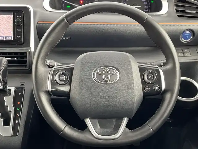 トヨタ シエンタ ハイブリッド G 愛知県 2016(平28)年 8.9万km ホワイトパールクリスタルシャイン オプション/衝突軽減ブレーキ/レーンキープアシスト/純正16インチアルミ/LEDヘッドライト/装備/純正7インチナビ/(フルセグTV/DVD再生/Bluetooth)/バックカメラ/ビルトインETC/両側パワースライドドア/アイドリングストップ/電動格納ミラー/純正ドアバイザー/ステアリングスイッチ/革巻きステアリング
