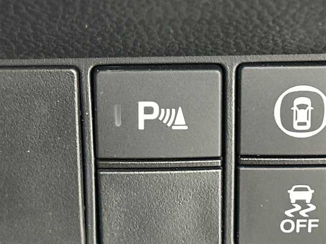 ホンダ フィット e:HEVリュクス 福岡県 2020(令2)年 8万km クリスタルブラックパール 純正８型ナビ(CD DVD BT フルセグTV) /バックカメラ /ETC　/シティブレーキシステム /レーンキープアシスト　/オートハイビーム　/レーダークルーズコントロール　/コーナーセンサー　/ハーフレザーシート　/シートヒーター　/オートライト /LEDヘッドライト　/フォグランプ