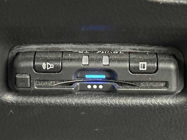 ホンダ フィット e:HEVリュクス 福岡県 2020(令2)年 8万km クリスタルブラックパール 純正８型ナビ(CD DVD BT フルセグTV) /バックカメラ /ETC　/シティブレーキシステム /レーンキープアシスト　/オートハイビーム　/レーダークルーズコントロール　/コーナーセンサー　/ハーフレザーシート　/シートヒーター　/オートライト /LEDヘッドライト　/フォグランプ