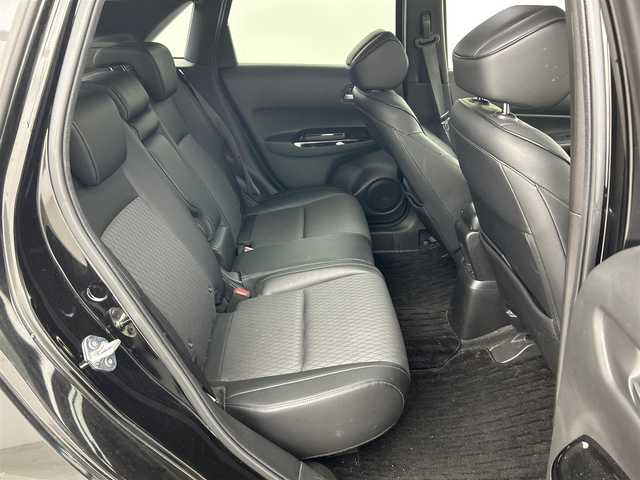 ホンダ フィット e:HEVリュクス 福岡県 2020(令2)年 8万km クリスタルブラックパール 純正８型ナビ(CD DVD BT フルセグTV) /バックカメラ /ETC　/シティブレーキシステム /レーンキープアシスト　/オートハイビーム　/レーダークルーズコントロール　/コーナーセンサー　/ハーフレザーシート　/シートヒーター　/オートライト /LEDヘッドライト　/フォグランプ