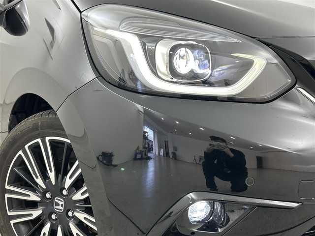 ホンダ フィット e:HEVリュクス 福岡県 2020(令2)年 8万km クリスタルブラックパール 純正８型ナビ(CD DVD BT フルセグTV) /バックカメラ /ETC　/シティブレーキシステム /レーンキープアシスト　/オートハイビーム　/レーダークルーズコントロール　/コーナーセンサー　/ハーフレザーシート　/シートヒーター　/オートライト /LEDヘッドライト　/フォグランプ