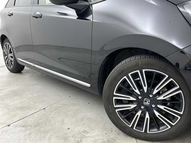 ホンダ フィット e:HEVリュクス 福岡県 2020(令2)年 8万km クリスタルブラックパール 純正８型ナビ(CD DVD BT フルセグTV) /バックカメラ /ETC　/シティブレーキシステム /レーンキープアシスト　/オートハイビーム　/レーダークルーズコントロール　/コーナーセンサー　/ハーフレザーシート　/シートヒーター　/オートライト /LEDヘッドライト　/フォグランプ