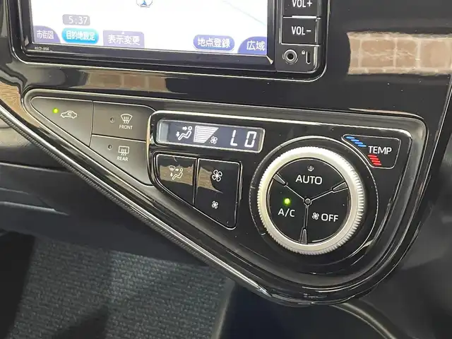 トヨタ アクア G 岩手県 2017(平29)年 1万km ライムホワイトパールクリスタルシャイン トヨタセーフティセンスC/プリクラッシュセーフティ/レーンディパーチャーアラート/オートマチックハイビーム/先行車発進告知機能/クルーズコントロール/横滑り防止装置/純正ナビ/バックカメラ/LEDヘッドランプ/フォグランプ/純正フロアマット/社外15インチアルミホイール