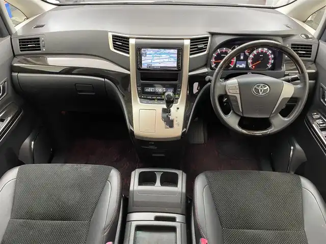 トヨタ ヴェルファイア 2．4Z ゴールデンアイズⅡ 滋賀県 2014(平26)年 8.9万km ホワイトパールクリスタルシャイン 純正ナビ/【CD.DVD.Bluetooth.フルセグTV】/バックカメラ/サンルーフ/フリップダウンモニター/ハーフレザーシート/クリアランスソナー/クルーズコントロール/オートライト/HIDヘッドライト/前後ドライブレコーダー/ETC/両側電動スライドドア/電動リアゲート/AC100V/オットマン/ステアリングスイッチ/スマートキー