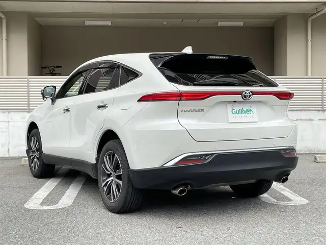 トヨタ ハリアー G 大阪府 2020(令2)年 3.5万km ホワイトパールクリスタルシャイン JBLプレミアムサウンド/純正ナビ（12.3インチ）/フルセグテレビ（BT/AM/FM）/バックカメラ/デジタルインナーミラー/オートホールド/プリクラッシュセーフティー/・レーントレーシングアシスト/・クルーズコントロール（追従走行アリ）/・アダプティブハイビームシステム/・ロードサインアシスト/・先行者発進告知機能/・SRSエアバッグ（運転席/助手席）/SRSニーエアバッグ（運転席）/SRSサイドエアバック（運転席/助手席）/SRSカーテンシールドエアバッグ（前後席）/・ISOFIX/リヤフォグランプ（右側）/ETC2.0/USB（1列目2つ/2列目2つ）/AUX/革巻きステアリング/ステアリングスイッチ