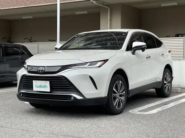 トヨタ ハリアー G 大阪府 2020(令2)年 3.5万km ホワイトパールクリスタルシャイン JBLプレミアムサウンド/純正ナビ（12.3インチ）/フルセグテレビ（BT/AM/FM）/バックカメラ/デジタルインナーミラー/オートホールド/プリクラッシュセーフティー/・レーントレーシングアシスト/・クルーズコントロール（追従走行アリ）/・アダプティブハイビームシステム/・ロードサインアシスト/・先行者発進告知機能/・SRSエアバッグ（運転席/助手席）/SRSニーエアバッグ（運転席）/SRSサイドエアバック（運転席/助手席）/SRSカーテンシールドエアバッグ（前後席）/・ISOFIX/リヤフォグランプ（右側）/ETC2.0/USB（1列目2つ/2列目2つ）/AUX/革巻きステアリング/ステアリングスイッチ