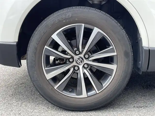トヨタ ハリアー G 大阪府 2020(令2)年 3.5万km ホワイトパールクリスタルシャイン JBLプレミアムサウンド/純正ナビ（12.3インチ）/フルセグテレビ（BT/AM/FM）/バックカメラ/デジタルインナーミラー/オートホールド/プリクラッシュセーフティー/・レーントレーシングアシスト/・クルーズコントロール（追従走行アリ）/・アダプティブハイビームシステム/・ロードサインアシスト/・先行者発進告知機能/・SRSエアバッグ（運転席/助手席）/SRSニーエアバッグ（運転席）/SRSサイドエアバック（運転席/助手席）/SRSカーテンシールドエアバッグ（前後席）/・ISOFIX/リヤフォグランプ（右側）/ETC2.0/USB（1列目2つ/2列目2つ）/AUX/革巻きステアリング/ステアリングスイッチ